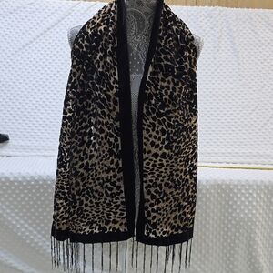 Elegant Leopard Print Scarf in Black and Tan